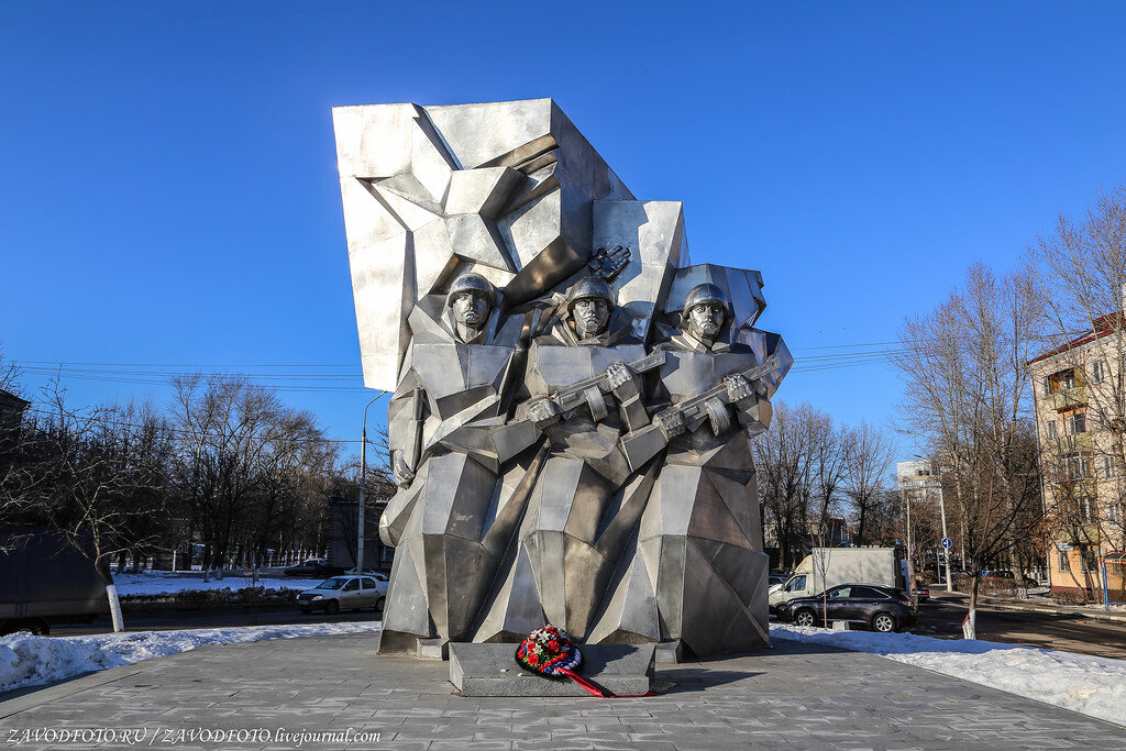 Памятники подольска. Достопримечательности Подольска Подольские курсанты. Памятник Подольским курсантам. Памятник Подольским курсантам в Москве на улице Подольских. Г.Подольск Московской области памятник Подольским курсантам.