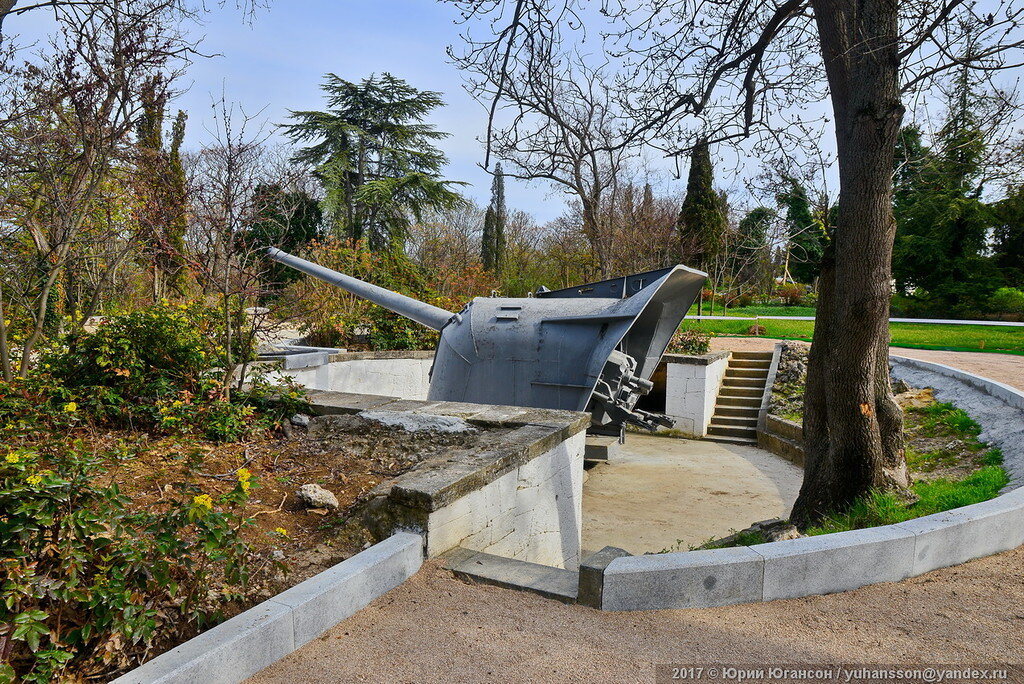 Малахов курган орудия. В севастополе на малаховом кургане. Бомбовские высоты малахов курган. Малахов курган в севастополе. В севастополе на малаховом кургане.