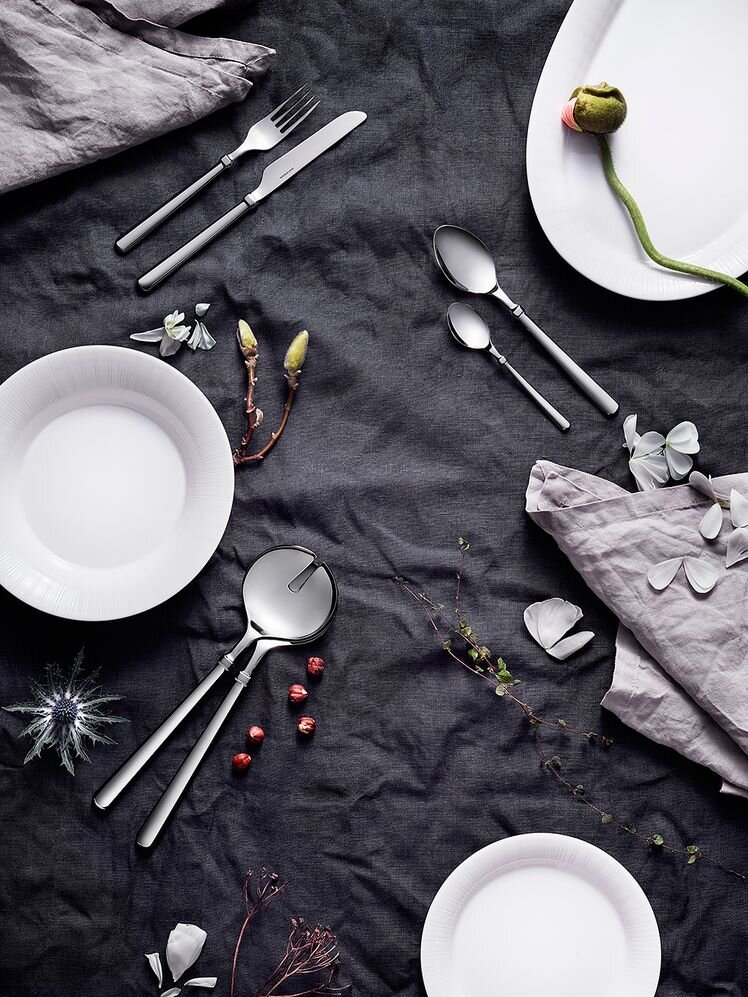 Элегантная посуда и столовые приборы