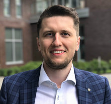 — Российский сводный PMI (индекс деловой активности в обрабатывающей промышленности и в сфере услуг) в апреле 2018 года составил 54,9 пункта, прибавив 1,7 пункта к мартовским значениям. Ключевой «опережающий» индикатор динамики ВВП остается устойчиво выше «порогового» уровня 50 пунктов, продолжается усиление деловой активности, — отмечает аналитик «Открытие Брокер» Тимур Нигматуллин.