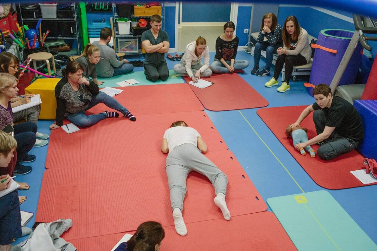 День практики «Двигательное развитие ребенка» под руководством Екатерины Клочковой (справа)Фото: Ксения Иванова для ТД