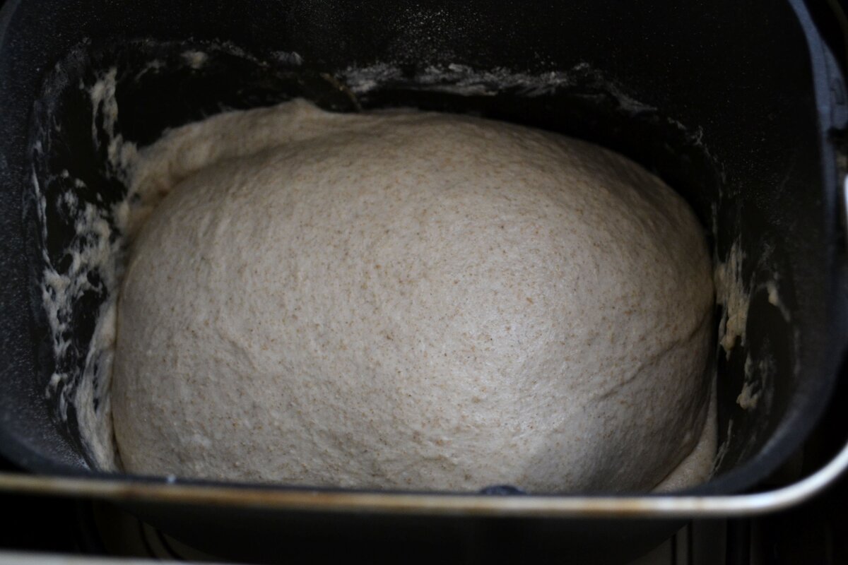 Приготовление ржаного теста. Хлеб на закваске в хлебопечке Panasonic. Тесто на закваске. Тесто для лаваша в хлебопечке. Хлеб на ржаной закваске в хлебопечке.