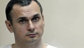 © РИА Новости / Сергей ПивоваровПерейти в фотобанкВ Кремле пообещали принять к сведению заявление деятелей культуры о СенцовеНо с маленьким уточнением. В те давние годы люди, пользовавшиеся покровительством западных лидеров, были либо осужденными за слова ("антисоветская агитация и пропаганда" и "распространение заведомо лживых клеветнических измышлений, порочащих советский государственный и общественный строй", причем измышления и агитация были весьма скромными — сейчас половина "Фейсбука" подпала бы под диссидентские ст. 70 и 190-1 УК РСФСР), либо вообще всего лишь отказниками, то есть желающими выехать из СССР. Поскольку в странах Запада не было ни аналогов ст. 70 и 190-1, ни тем более запретов на эмиграцию, хлопоты лидеров смотрелись довольно убедительно.