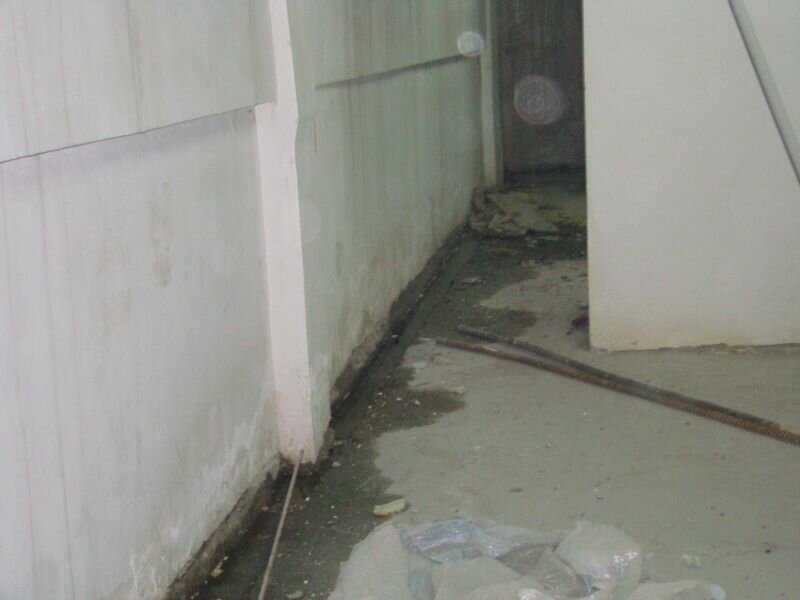 Вид деформационного шва до выполнения работ.  Фото с сайта www.degidrol.ru