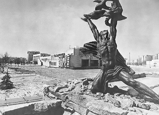 Прометей-символ города Припять, на данный момент этот памятник перемещен к ЧАЭС