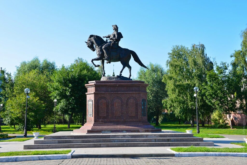 Сибирская бийск. Город Бийск памятник Петру 1. Парк Гаркавого Бийск. Фото города Бийска Алтайского края памятник Петру 1. Природа в городе Бийске.