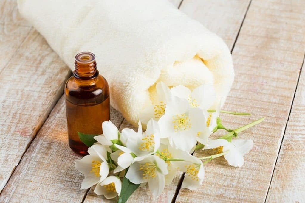 Как выглядит эфирное масло жасмина
