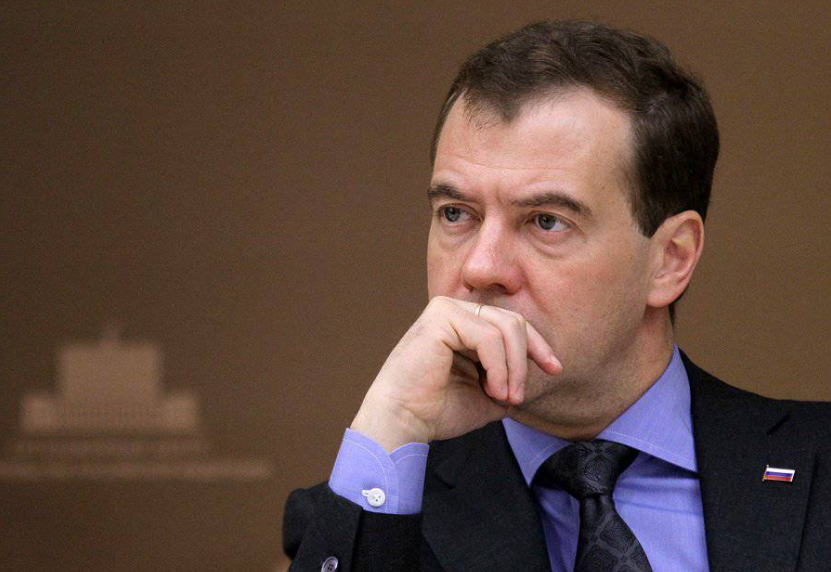 Медведев задумался о дальнейшей судьбе