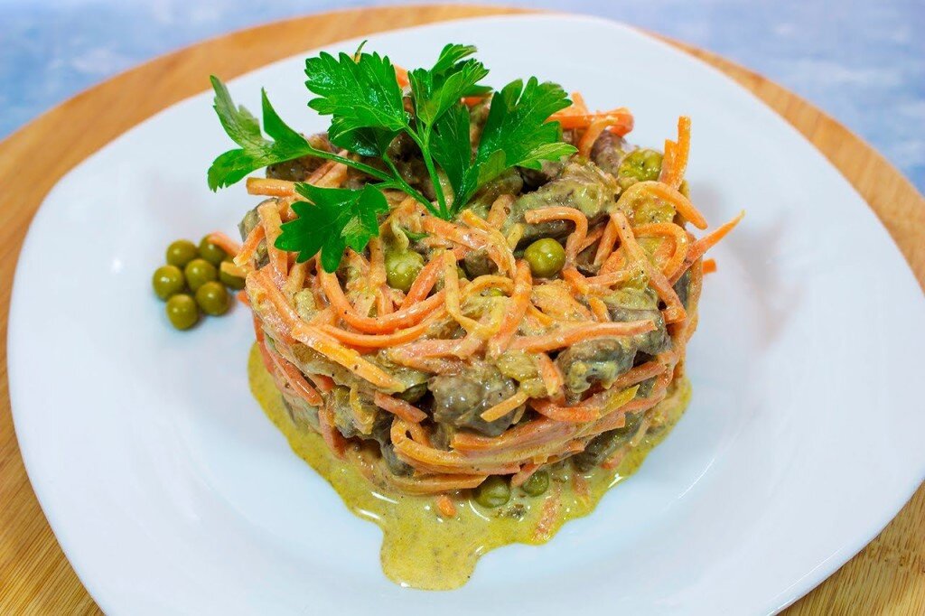 Рецепт салата с куриной грудкой, шампиньонами и корейской морковью