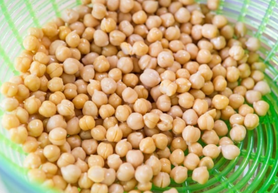 Chickpeas перевод. Попкорн из гороха. Как чистят горох на производстве. Checked Freshly chick Peas 580g x 4.