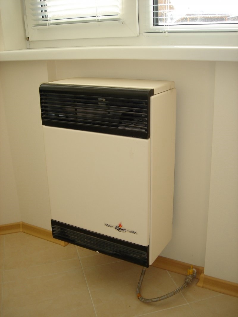 Примерно такого плана стоят обогреватели в грузинских квартирах! Вы видите трубы, которые гонят тепло по квартире? Там только вентилятор, который будет дуть до «Мамаевой свадьбы», чтобы обогатить теплом жилище