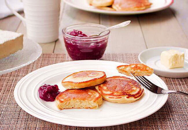 Простые в приготовлении, легкие и одновременно сытные оладьи из бананов и яиц обеспечат прилив сил и энергии