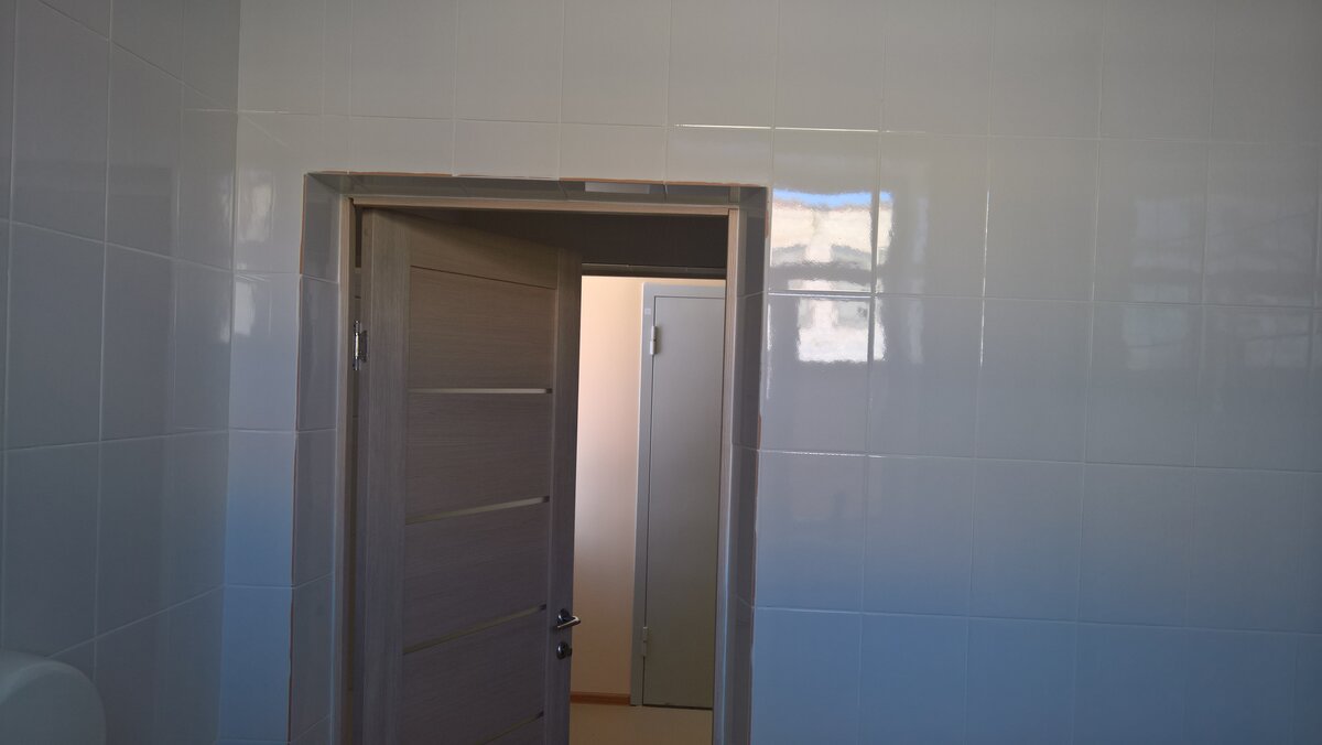 швы ровные, как и  откосы. 