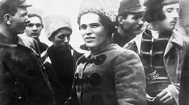 26 сентября 1919 г. началась битва под Перегоновкой - забытая в советское время, но от того не потерявшая своего значения в истории Гражданской войны. У небольшой железнодорожной станции между Уманью и Елисаветградом схлестнулись войска двух легендарных полководцев - батьки Махно и генерала Слащева. Уже в наши дни это сражение обросло мифами.