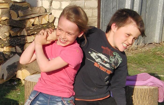 Соседские ребятишки. Обычные такие дети. Сейчас оба уже закончили школу и учатся в городе