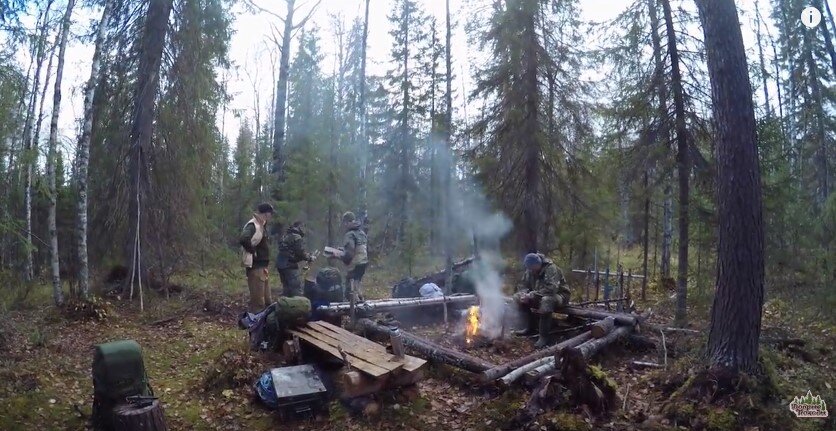 Дом в лесу своими руками. Охотничья изба - как построить в одиночку. — Video