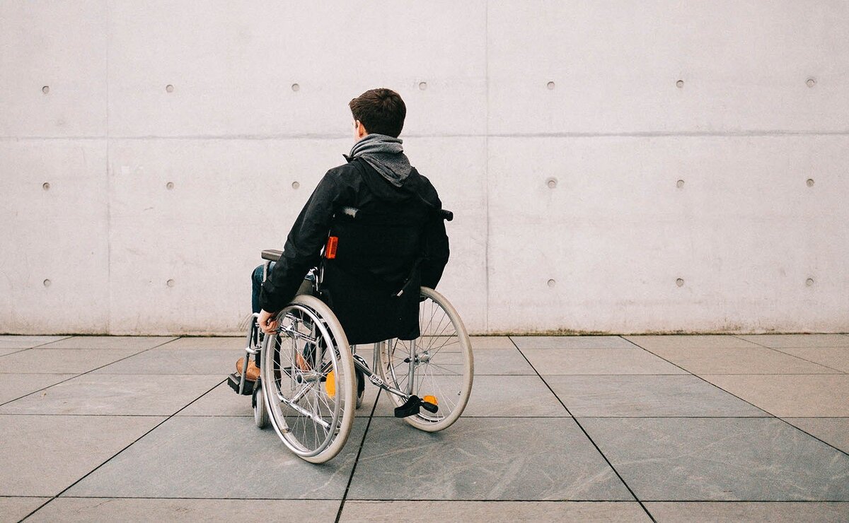 Сегодня федеральные и региональные законы стараются помочь инвалидам приспособиться к жизни. Для этого маломобильному населению предоставляют различные льготы.