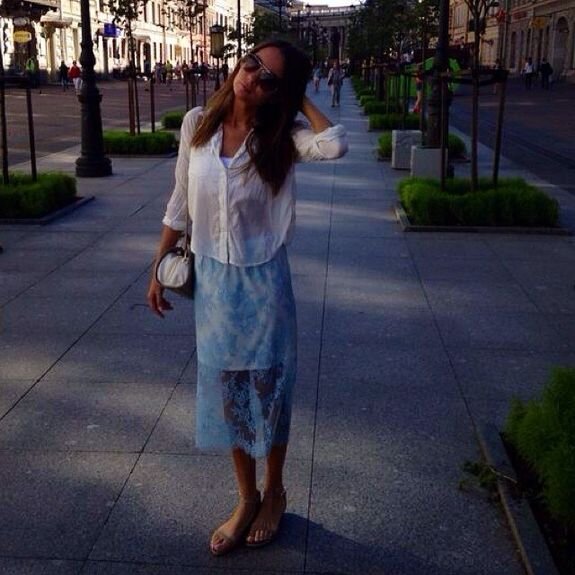 Юбка: myberry, рубашка: Brandy&Melville, босоножки и сумка: Furla, очки: Michael Kors