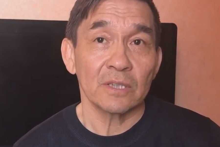 Задержанного активиста «Черной Хакасии» Павла Бурнакова разыскивали в рамках исполнительного производства на сумму более 15 млн рублей. Когда Бурнаков не явился по требованию приставов, его трижды оштрафовали на 1000 рублей и арестовали на 6 суток за нарушение законодательства об административном производстве.