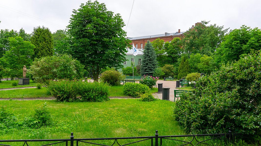 Дворик филфака СПбГУ