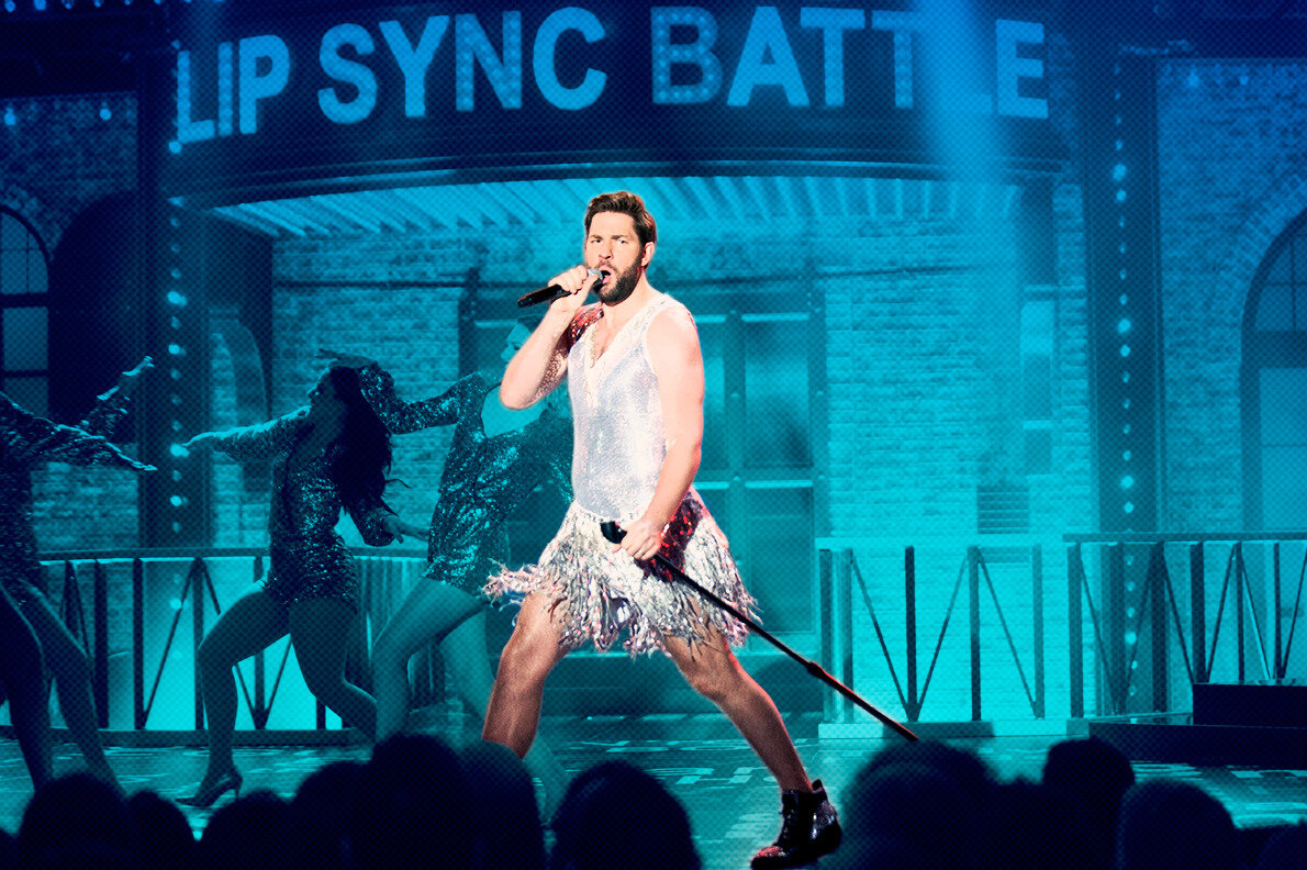 За пение под фонограмму надо платить ксерокопиями денег!. Исполнение под фонограмму. Пение. Исполнение под фонограмму. Микрофон.