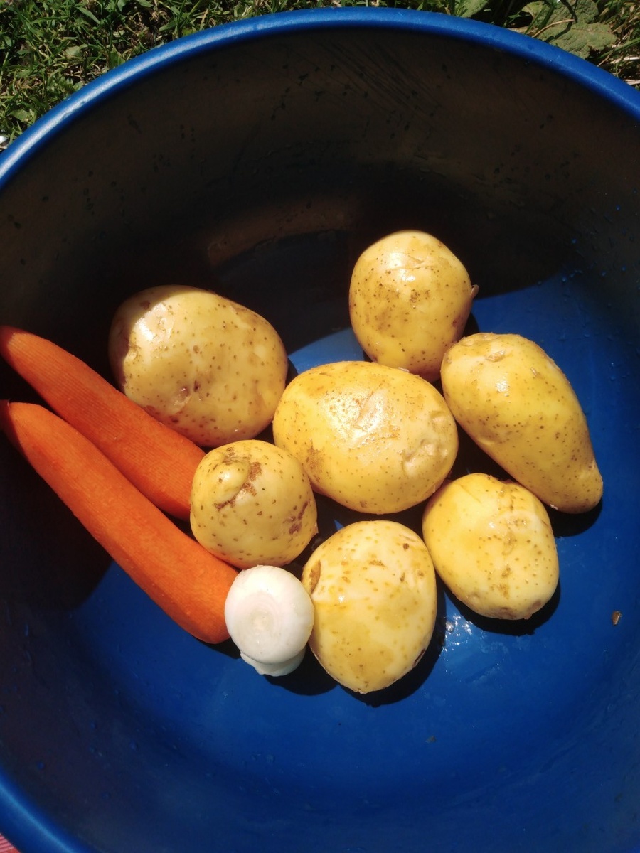 Заметили что я не полностью почистил картошку?:)