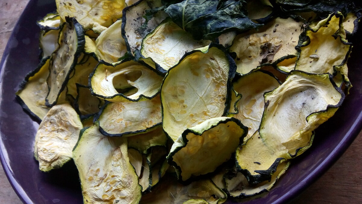 Овощные чипсы: из кабачков и кале