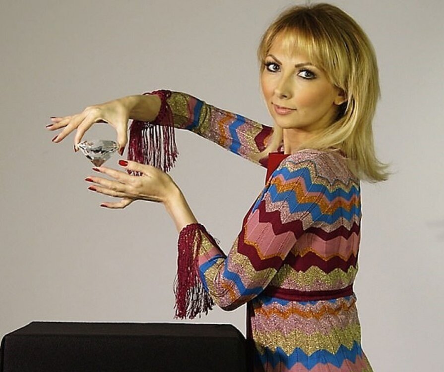 самые дорогие руки. роскошные наручные часы. самые дорогие руки. дорогие часы на руке. самый большой розовый алмаз в мире.