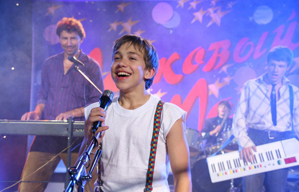 Кадр из фильма "Ласковый май". Актер Сергей Романович