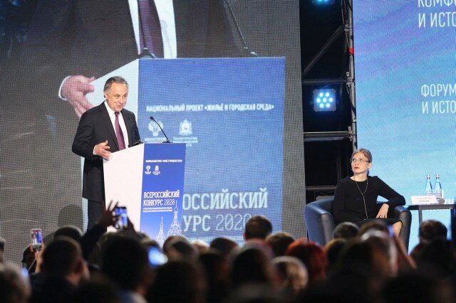    На форуме Вице-премьер правительства России Виталий Мутко в своём выступлении дал старт новому витку конкурса, отметив направление связанное с благоустройством городских и сельских территорий как одно из важнейшего, стоящего перед государством. 