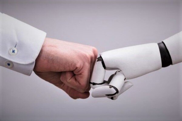 Почему ученые решили создать робота по подобию человека? 