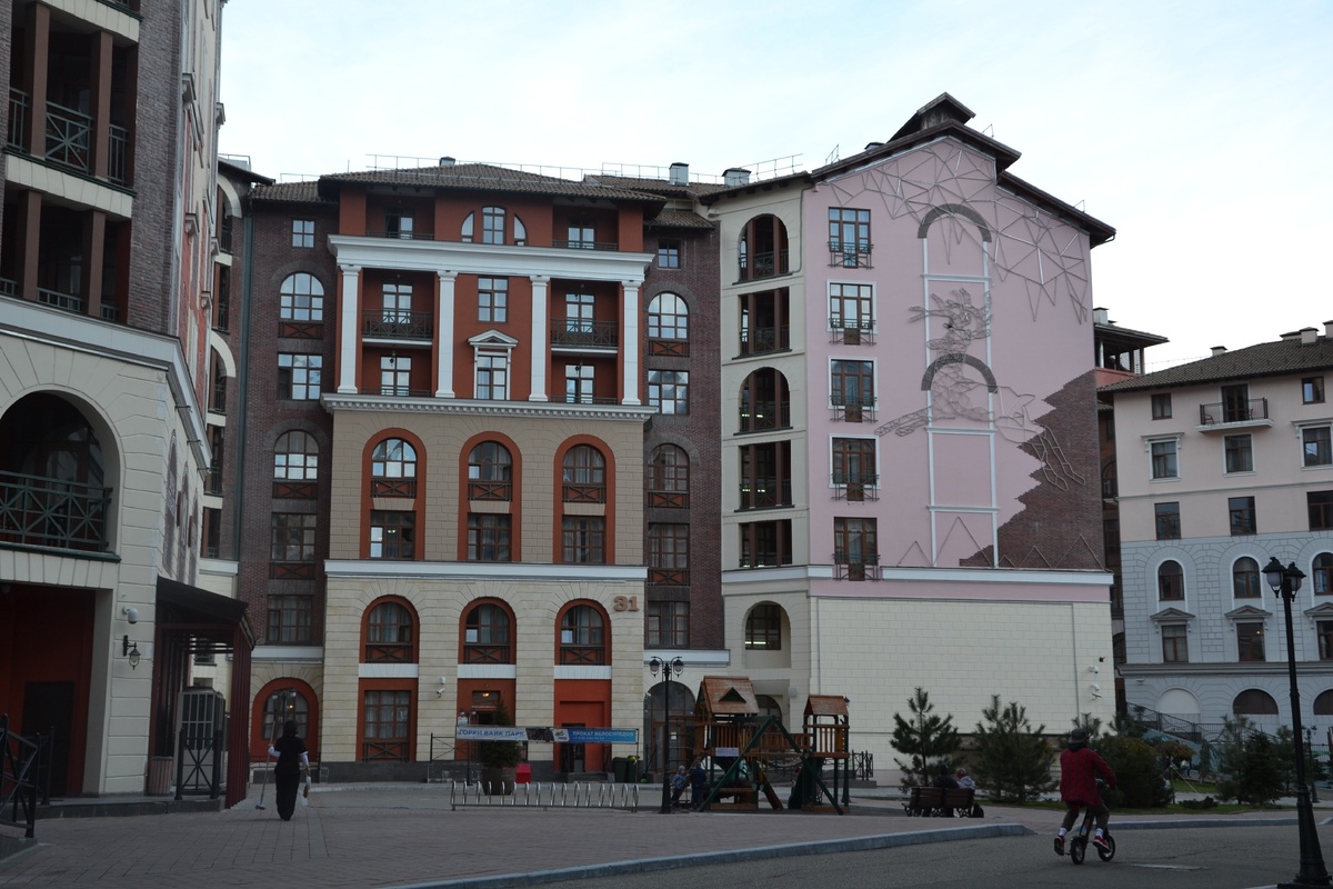 В этих домах размещались гости в дни Олимпиады.