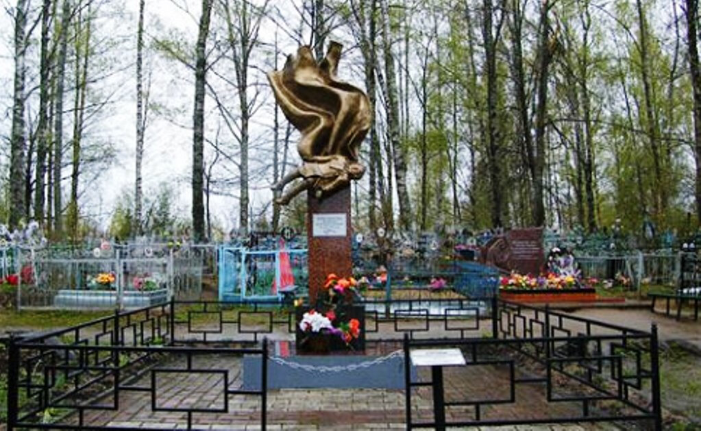 станция лычково обелиск погибшим детям. лычково новгородская обл. памятники лычково новгородской области. лычково новгородская область демянский район. воинское захоронение лычково.