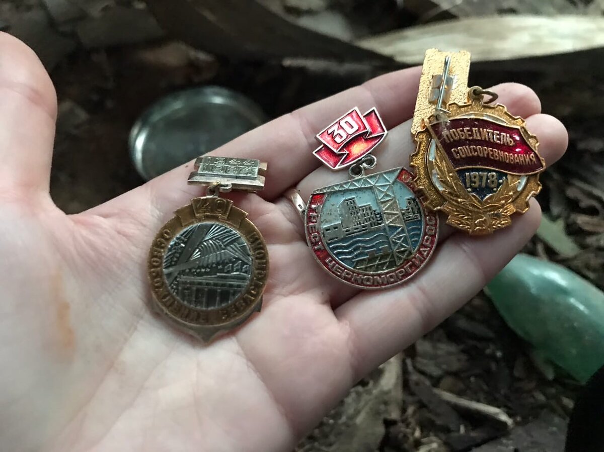 Нашел в Чернобыльской зоне клад: монеты и медальки СССР. Люди прятали ценности во время эвакуации