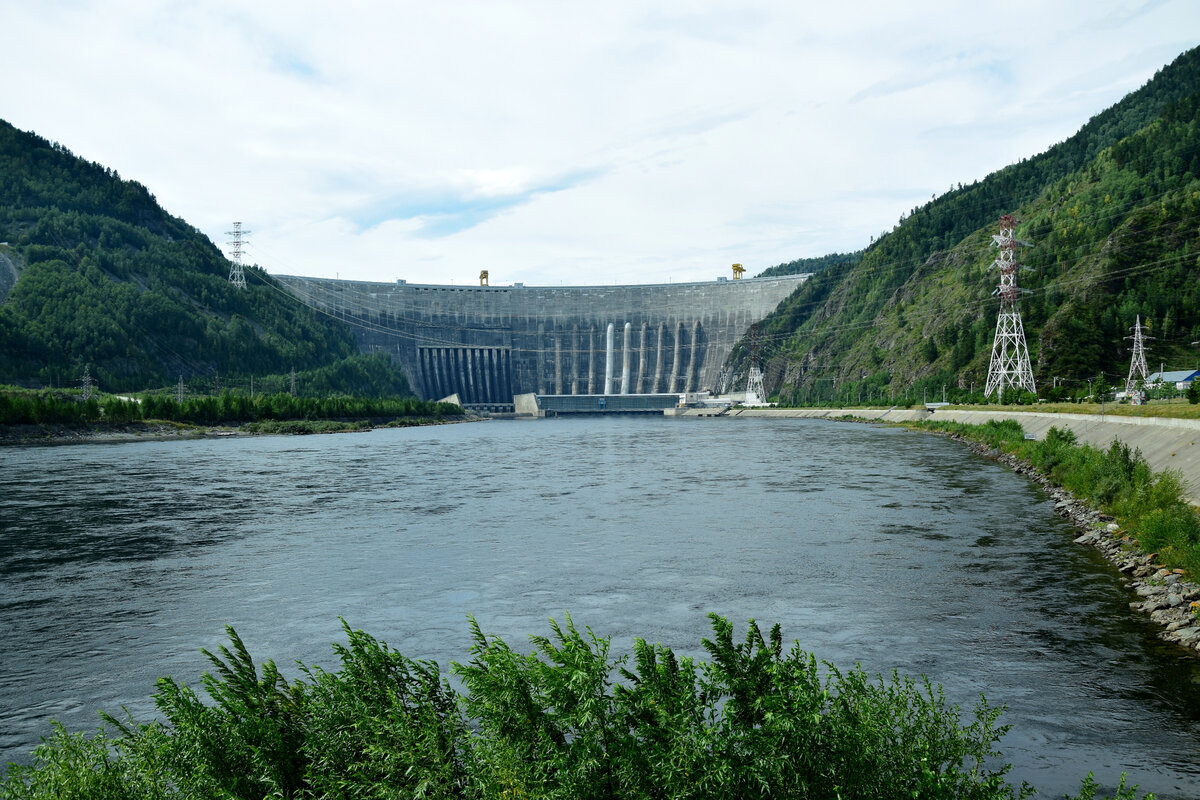 На какой реке крупнейшая гэс. Ангаро-Енисейский Каскад ГЭС. ГЭС Новокузнецк. Ору Саяно-Шушенской ГЭС. Чемала Шушенская ГЭС.