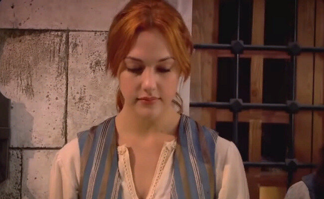 Но она не удостоила султана своим томным взглядом.