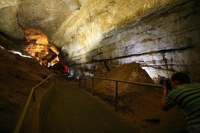 Новоафонская пещера. Автор фото: © WomEOS, www.commons.wikimedia.org
