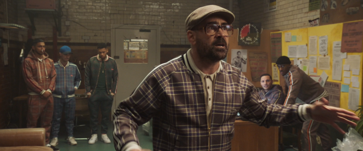 Колин Фаррелл в роли тренера. Скриншот из фильма "Джентльмены"