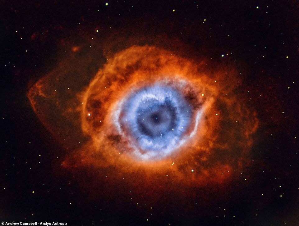 Эндрю Кэмпбелл сделал снимок туманности Улитка (NGC 7293) в Мельбурне, Австралия. Эту туманность называют также "оком Саурона". Источник: i.dailymail.co.uk