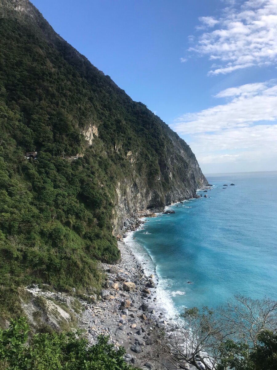Вот такой вид открывается по пути в Хуалянь
