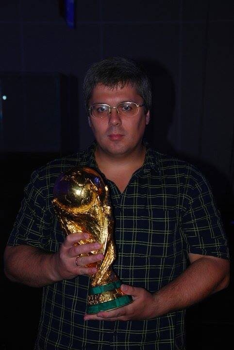 Это я с Кубком мира в руках. Москва, 21 июня 2011 года.