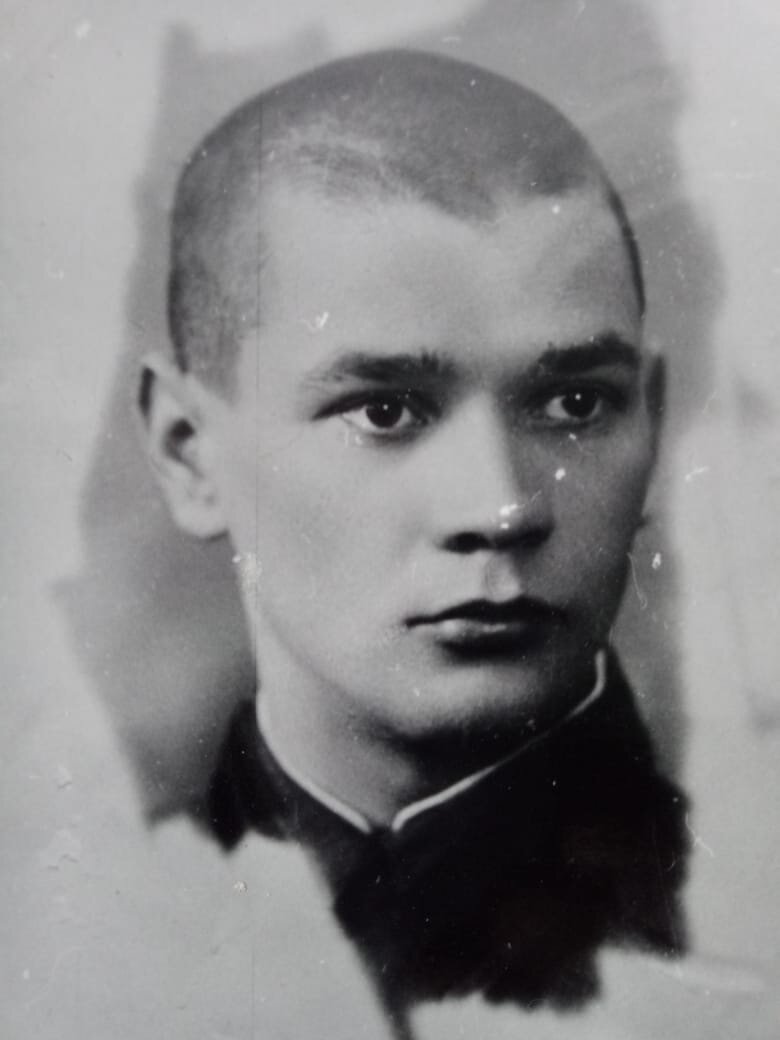 Мой Дед-Михаил. Одна из немногих армейских фотографий