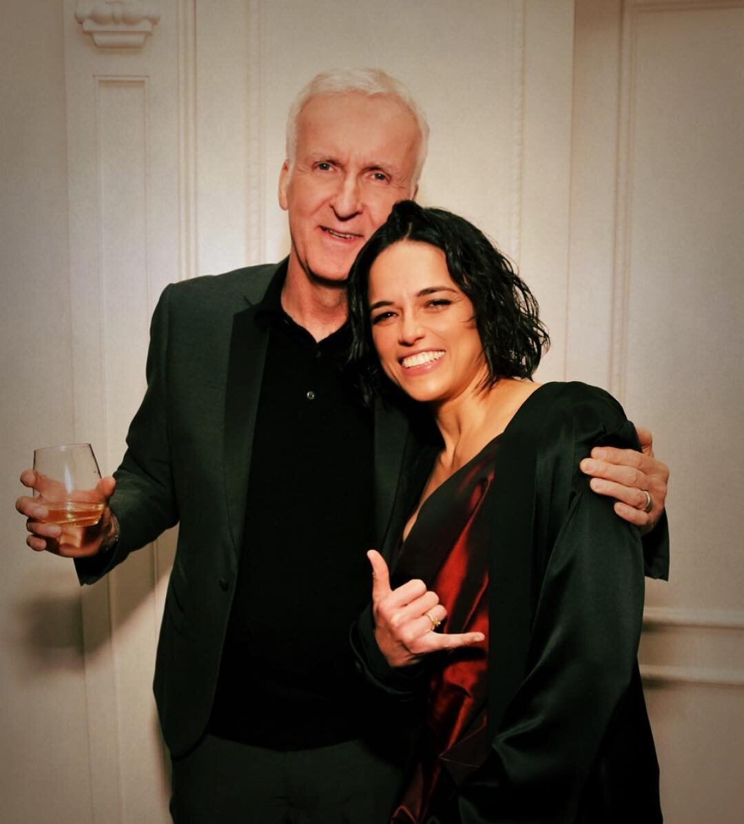 Мишель Родригес с Джеймсом Кэмероном. Фото: instagram.com/mrodofficial