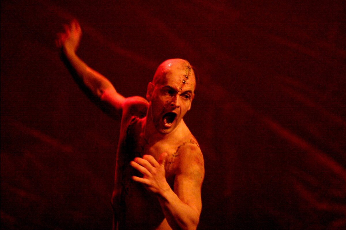 Джонни ли Миллер «Франкенштейн» (2011)