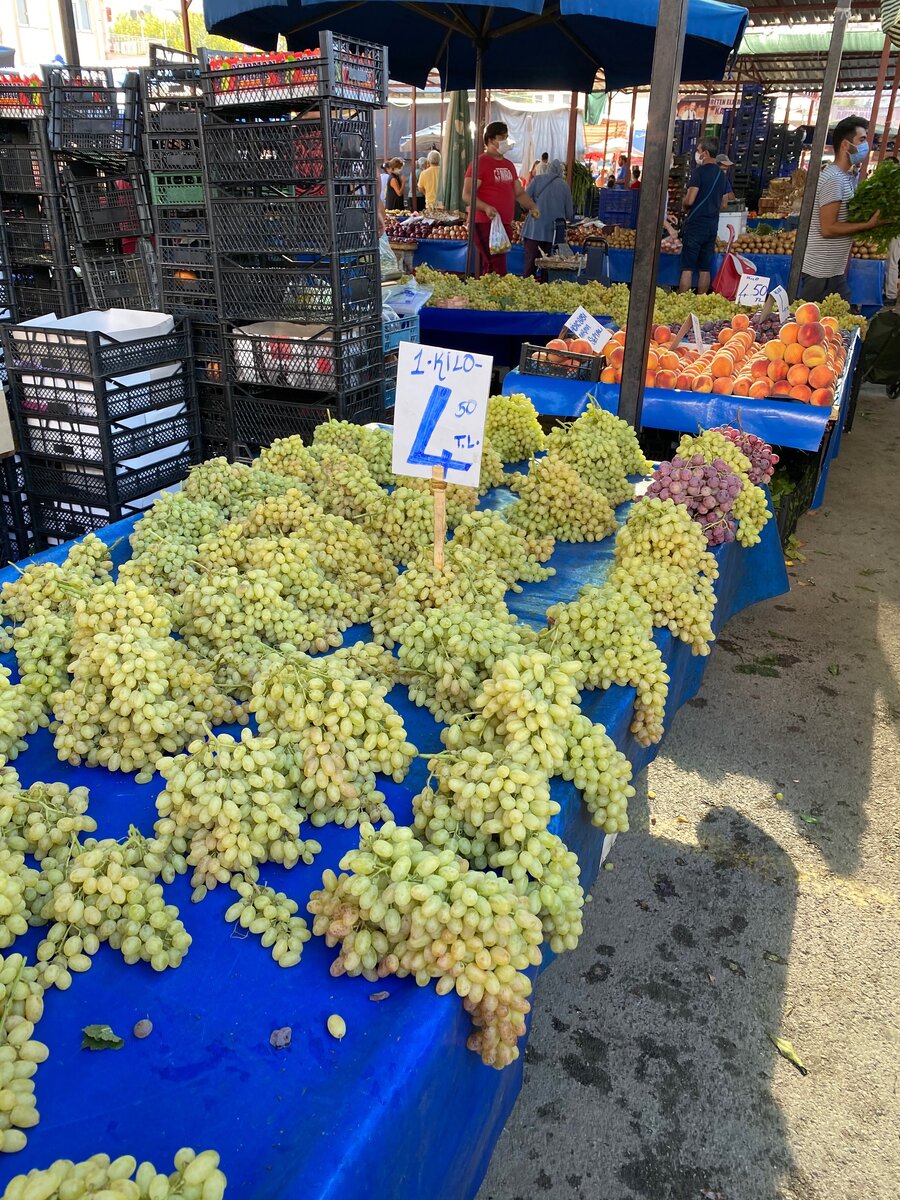 Персики - 6 тл, мандарины -3 тл
