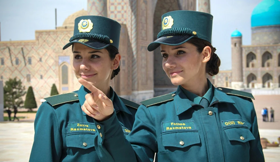 Хорошую форму также. Туристическая полиция Узбекистан. ИИВ Узбекистана. Милиция Узбекистана. Таможня форма женская.