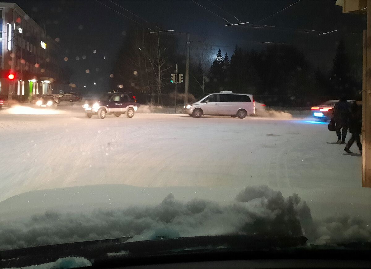 Скольких пешеходов вы видите на этой фотографии?