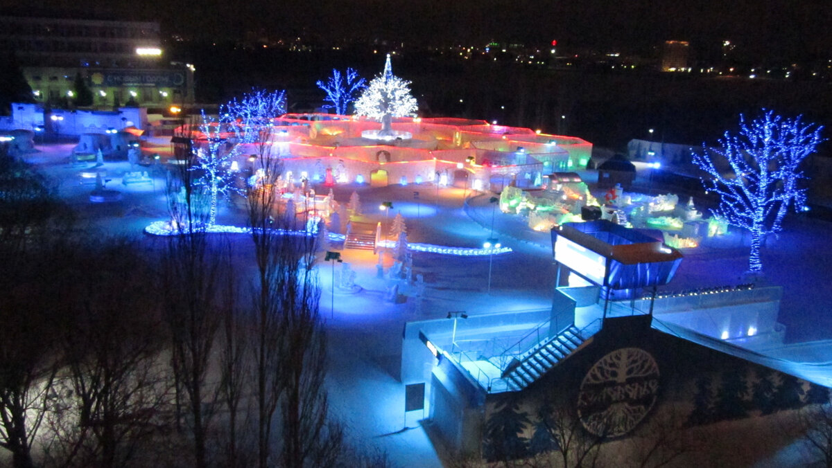 Новогодний парк в моем родном городе.