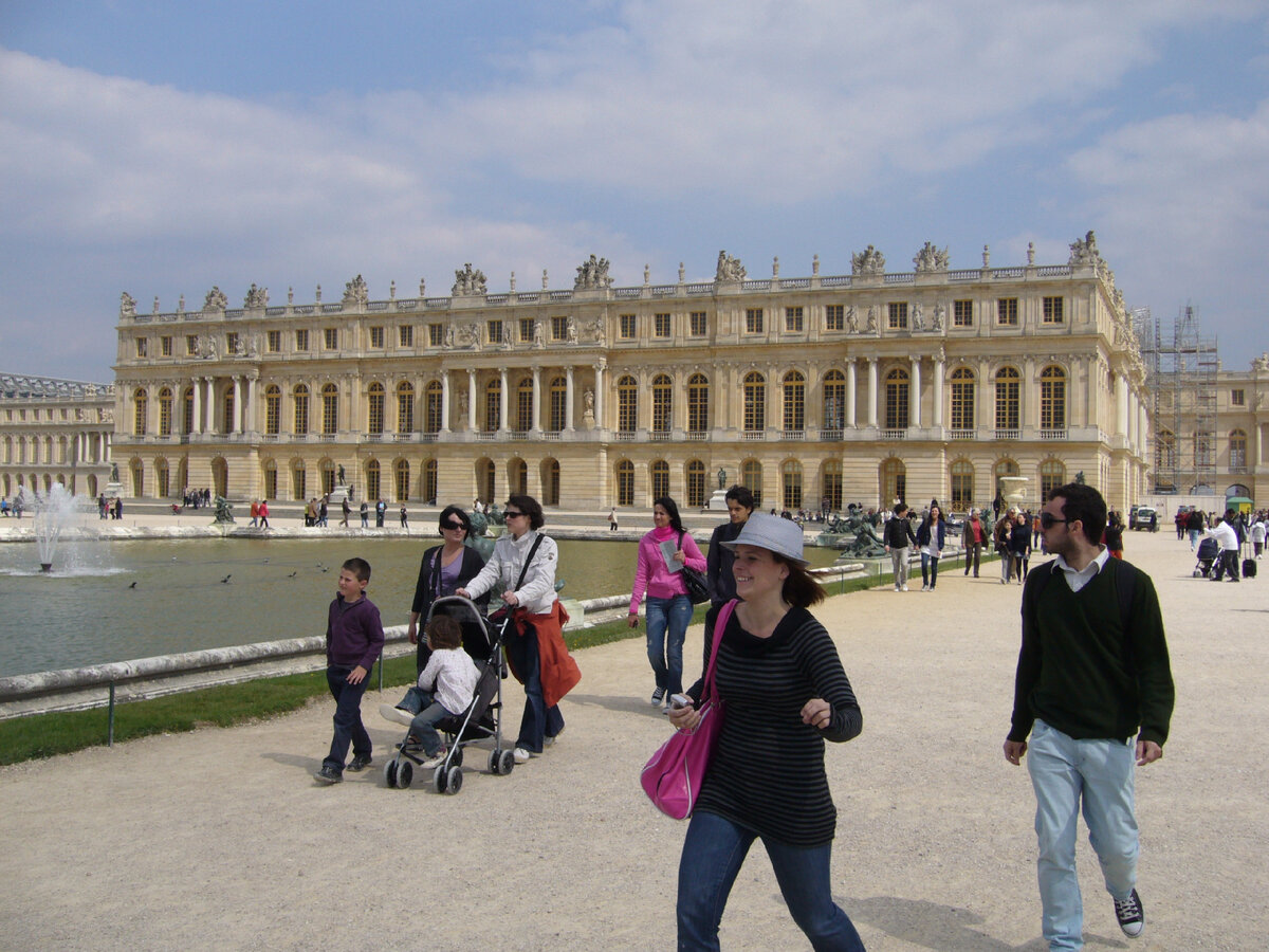 Часть Версальского дворца. Вид со стороны двора 