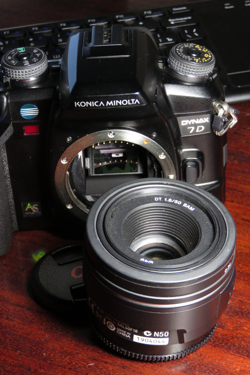 Sony DT 50 мм F1.8 SAM (SAL50F18)